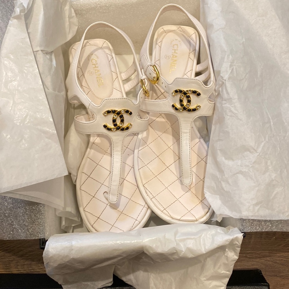 COPY - CHANEL white low heel sandals size 38 or 8
